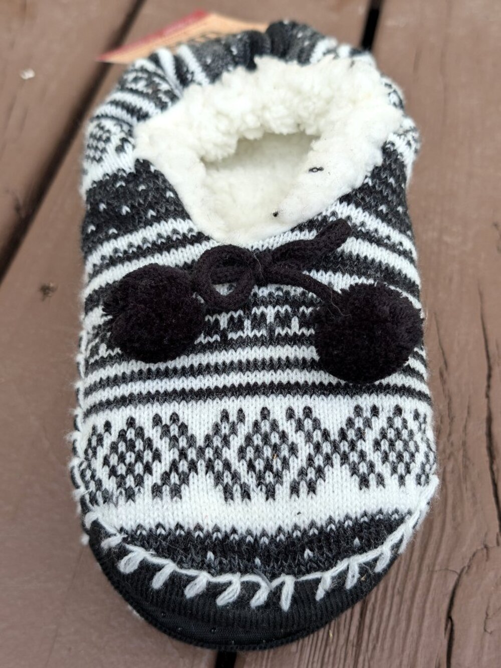Muk Luks Patterned Pom Women's Ballerina Slippers Black White Knitted S/M (5-7)